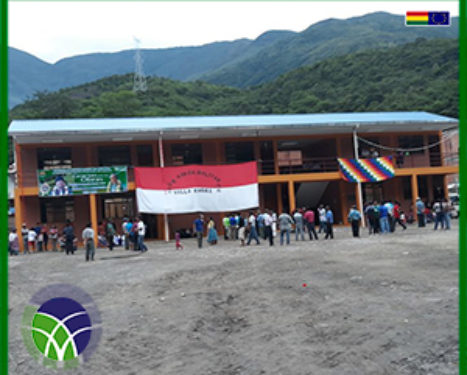 <span id='sec'>En el municipio de Cajuata:</span><br><span id='prim'>ESTUDIANTES DE LOS YUNGAS SE BENEFICIAN CON LA CONSTRUCCIÓN DE AULAS ESCOLARES</span>