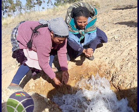 <span id='sec'>En Cochabamba - Alalay:</span><br><span id='prim'>Familias agropecuarias de Alalay mejoran su producción con riego tecnificado</span>