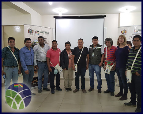 <span id='sec'>Cochabamba:</span><br><span id='prim'>Productores de coca del Perú visitan proyectos implementados por el FONADIN</span>