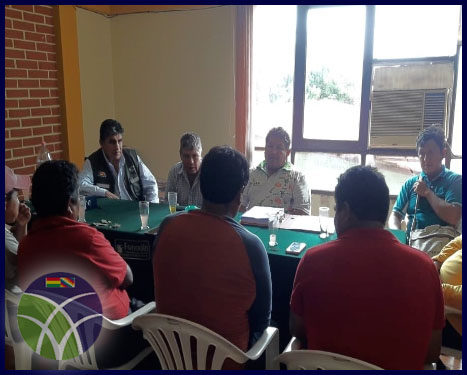 <span id='sec'>Chimoré - Cochabamba:</span><br><span id='prim'>El FONADIN se reúne con productores de banano y piña buscando mejorar la producción</span>